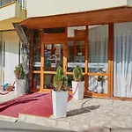 Хотел Petar And Pavel & Relax Center